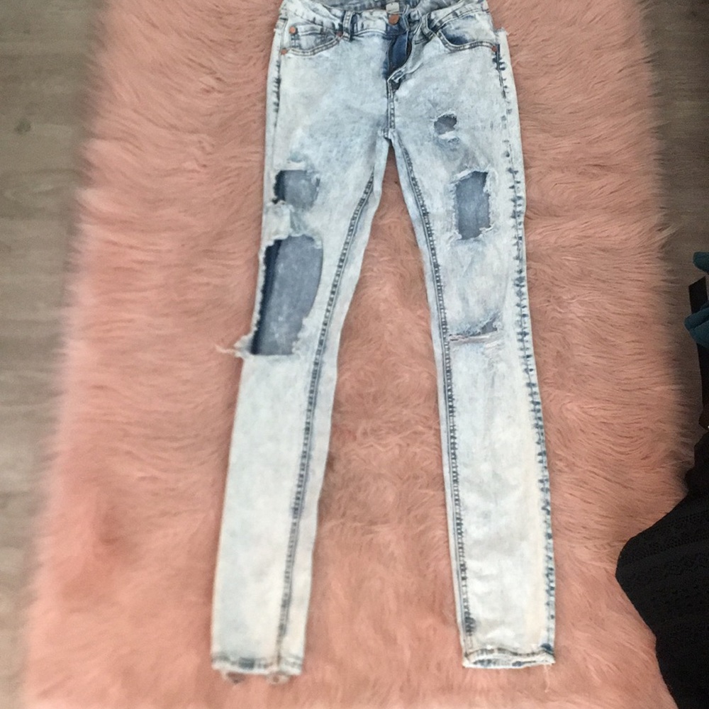 Light blue ripped washed jeans